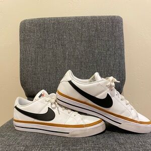 Women’s Nike court legacy sneakers size 8.5